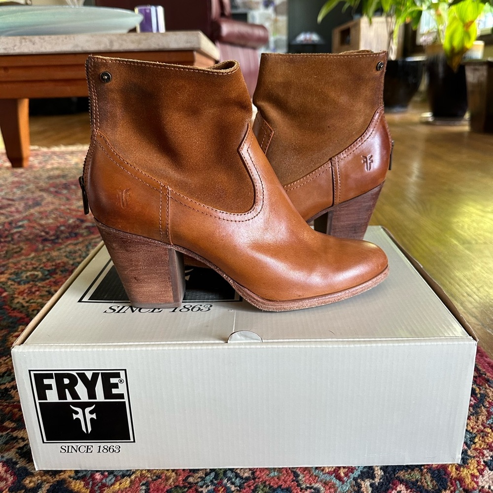 Frye Tessa Zip Short Svlos Brown